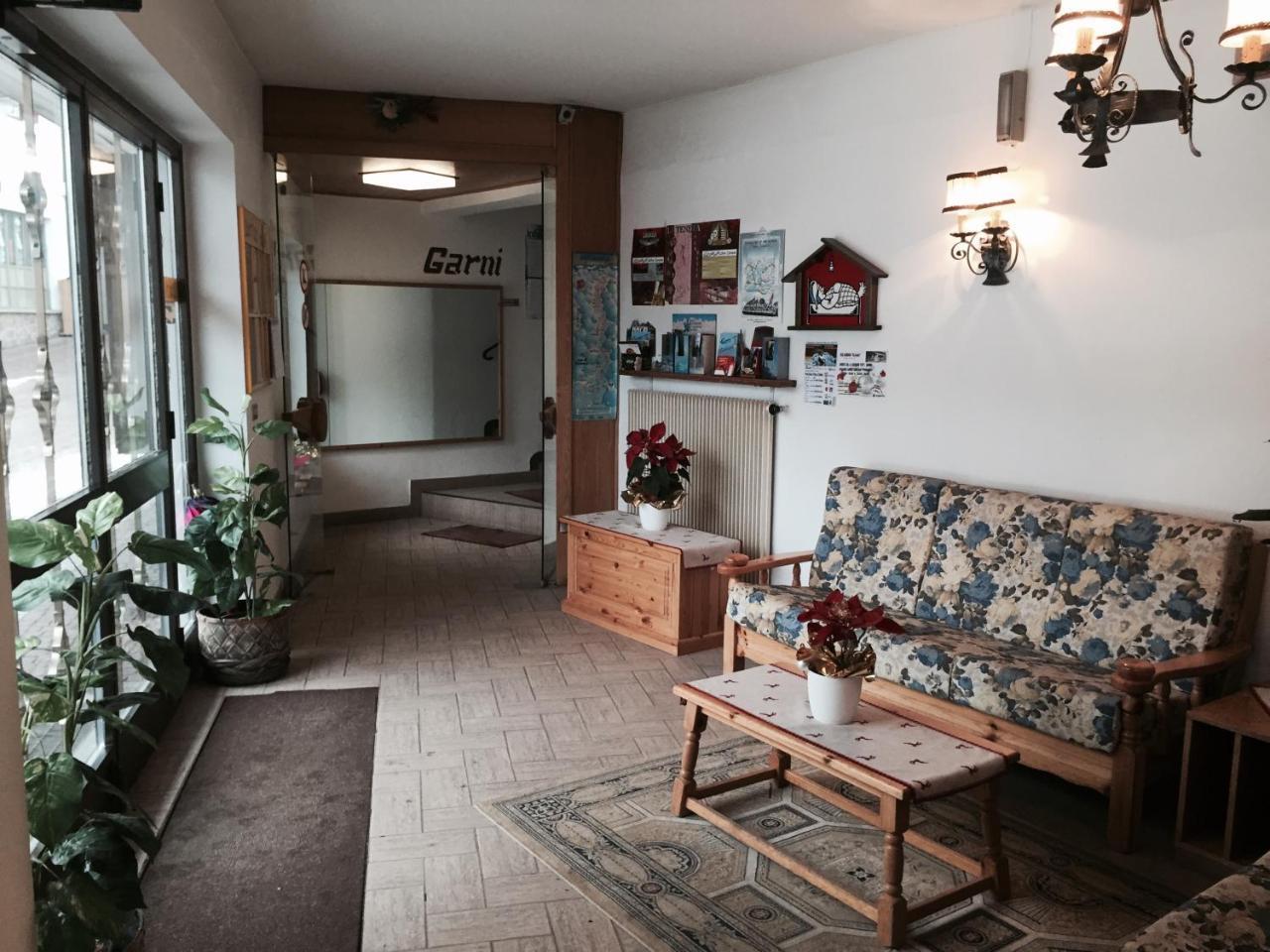 Hotel Garni Hirsch Canazei Exterior foto