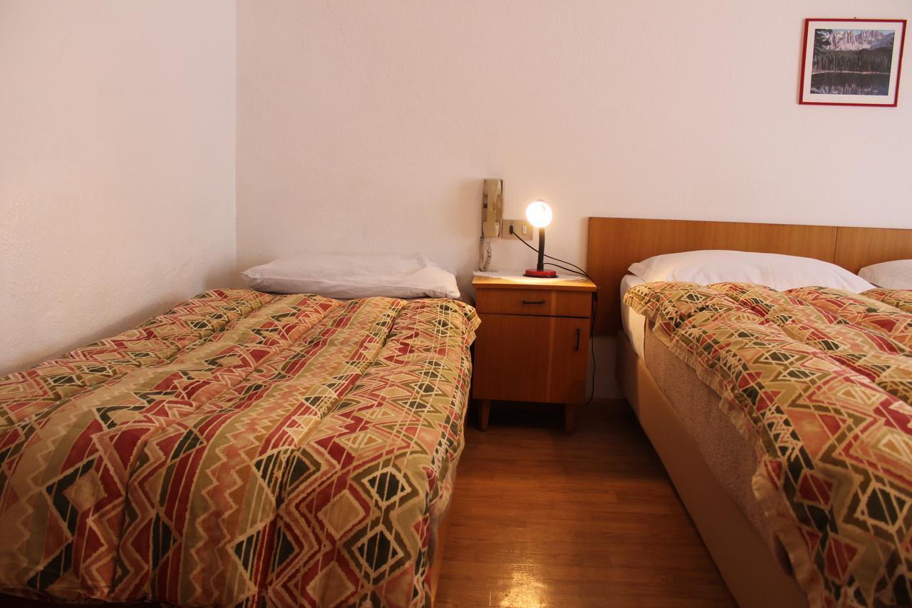 Hotel Garni Hirsch Canazei Exterior foto